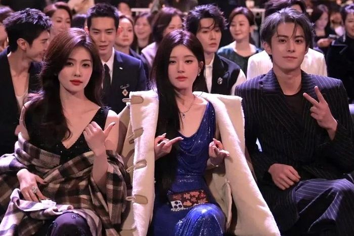 Netizen đào lại ảnh chung của 'bộ ba tam tai' Vương Hạc Đệ, Bạch Lộc, Triệu Lộ Tư - Chuyên trang Hoa Học Trò - Báo Tiền Phong