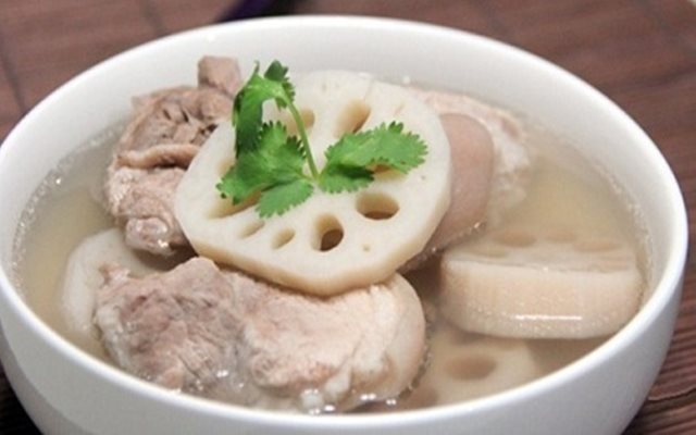 Móng Giò Hầm Củ Sen