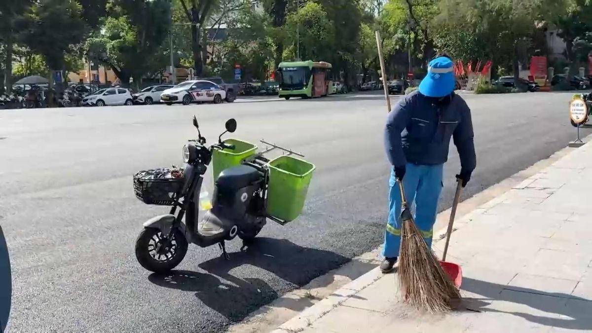 URENCO tăng ca, giữ gìn thành phố sạch, đẹp - Đài Phát thanh và truyền hình Hà Nội