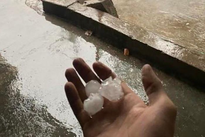 Mưa đá kèm dông lốc gây thiệt hại tại nhiều xã miền núi Nghệ An - Báo Sức Khỏe &amp; Đời Sống