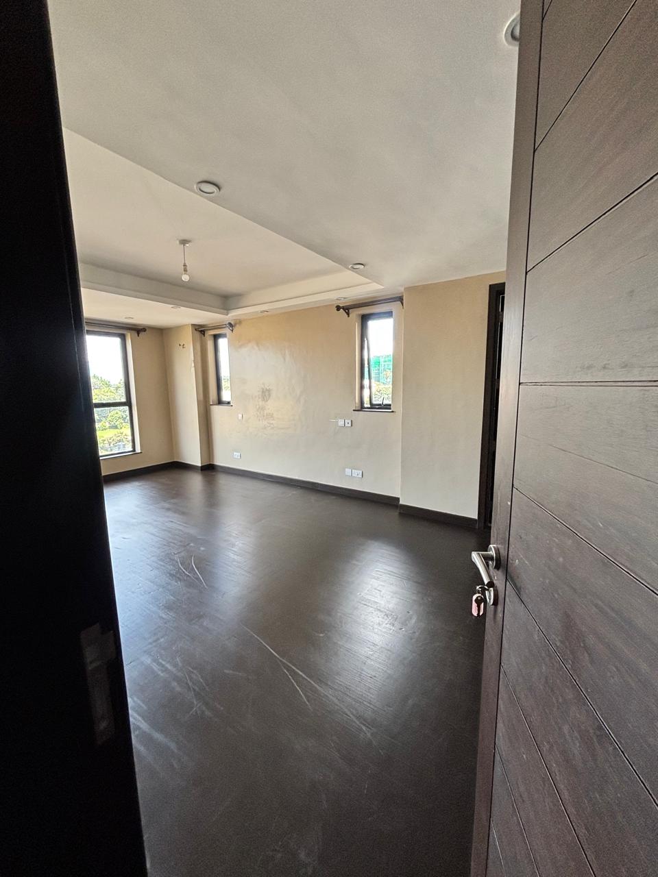 Duplex 4-Bedroom Apartment — photo 24 of 30