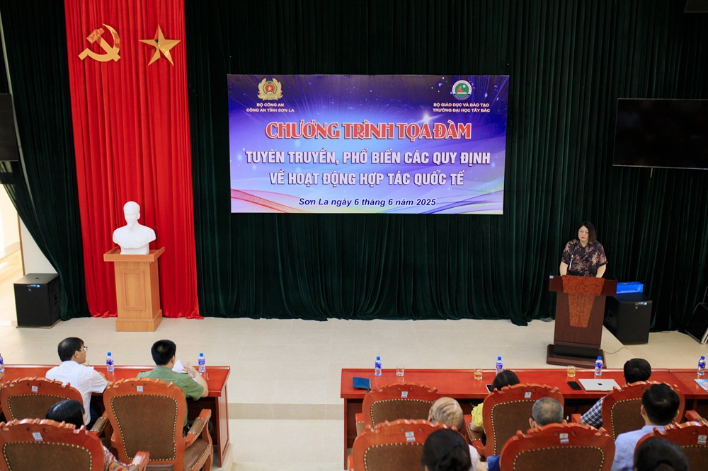 Trường Đại học Tây Bắc phối hợp với Phòng An ninh đối ngoại - Công an tỉnh Sơn La tổ chức buổi tọa đàm, tuyên truyền, phổ biến các quy định về hoạt động hợp tác Quốc tế