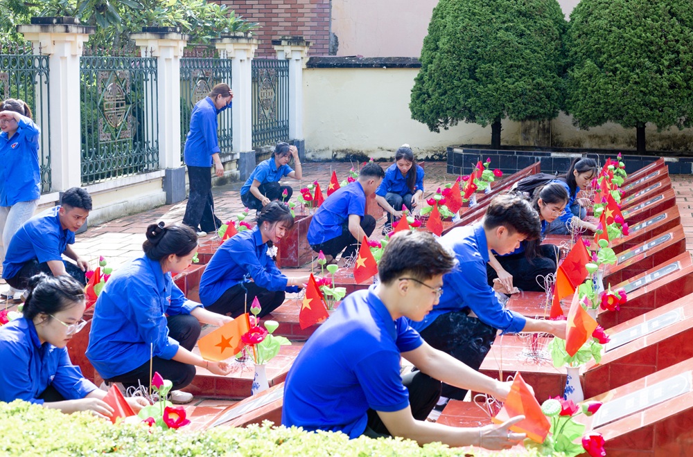 Tuổi trẻ Trường Đại học Tây Bắc triển khai nhiều hoạt động ý nghĩa nhân dịp Kỷ niệm 78 năm ngày Thương binh - Liệt sĩ (27/7/1947 - 27/7/2025)