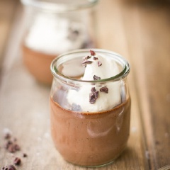 Chocolate kem dừa mang đậm hương vị đăng đắng, ngòn ngọt của chocolate và dừa béo ngậy, thơm lừng cực ngon khi lần đầu nếm được đấy. Cách làm rất đơn giản nên Cchị em nội trợ hãy thực hiện ngay theo công thức này nha. Đảm bảo vừa ngon vừa mát luôn.