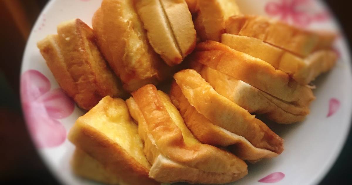 Sandwich kẹp custard trứng sữa chiên bơ