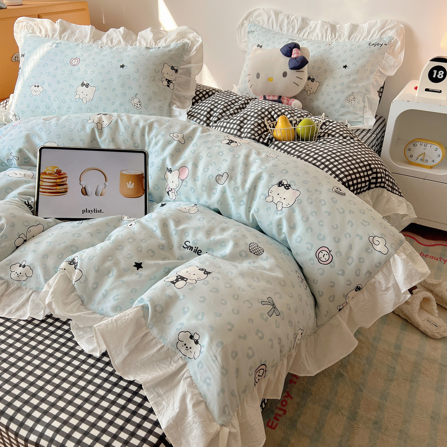 Cotton bed linen with cartoon motifs, 4-piece