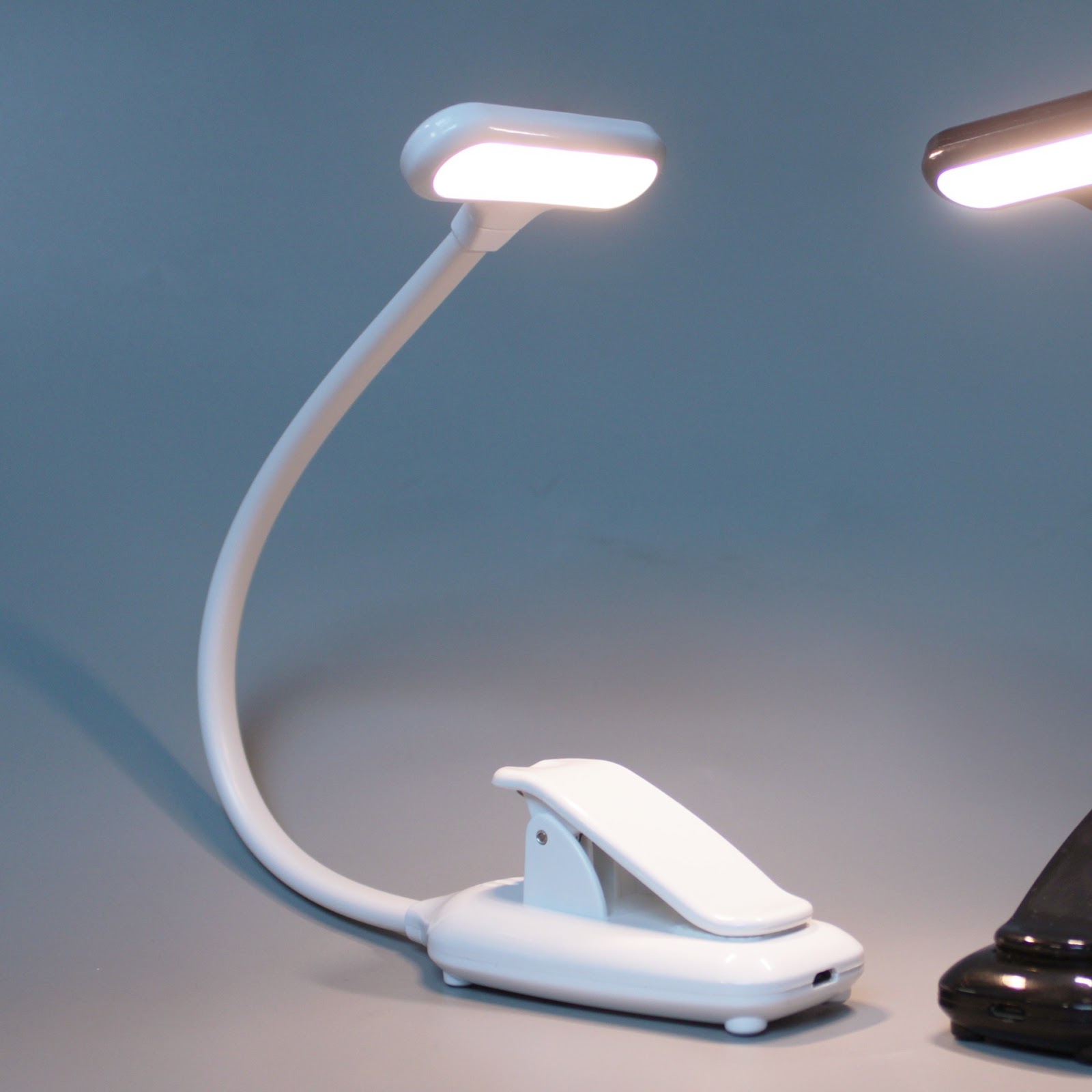 LED-Klemmleuchte für Schreibtisch und Wohnheim
