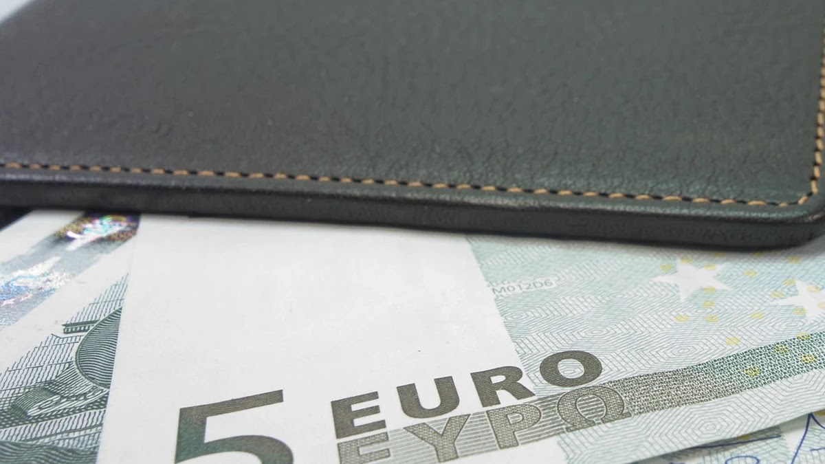 SCHD와 JEPI ETF 운용보수 및 배당 정책 비교