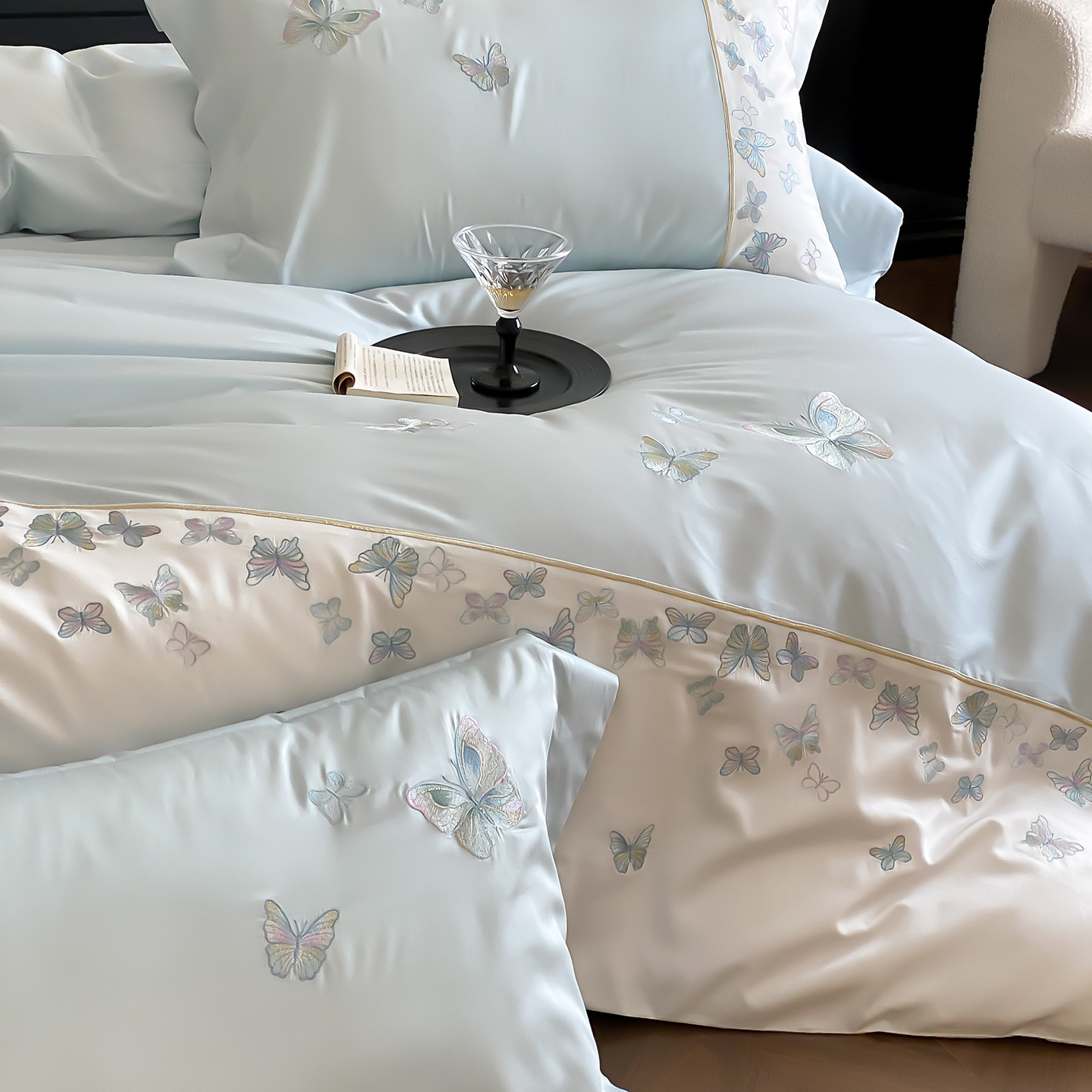 Cotton bed linen set with butterfly pattern