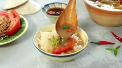 Canh măng chua cá diêu hồng là món canh tuyệt vời cho bữa cơm gia đình bạn. Món canh măng chua này được cả người lớn và trẻ nhỏ đều yêu thích bởi vị chua dịu nhẹ của măng kết hợp với cá ngọt thịt khiến món ăn càng thêm hấp dẫn.