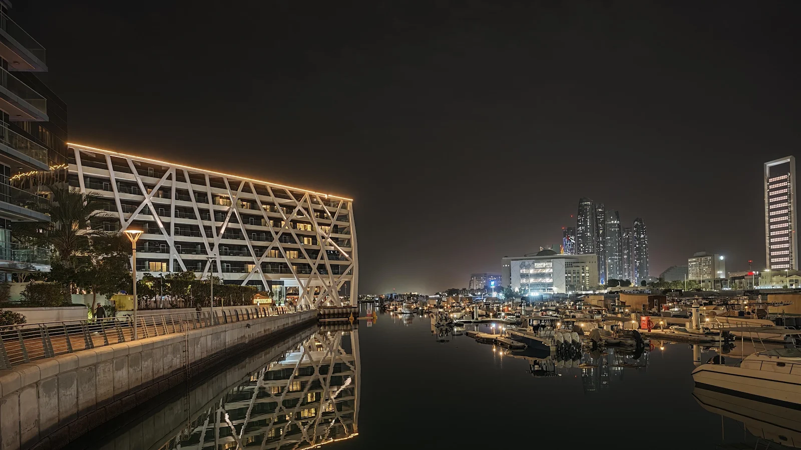 Geometric Building Reflected In Marina Water - Night Photography 4K Wallpaper (4096x2304)