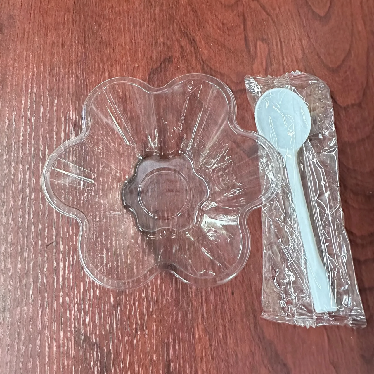 Disposable bowl made of PET, flower shape, 250 ml