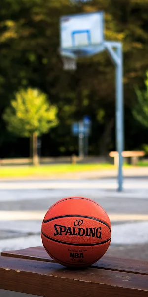 Spalding, Sports, Basketball, Light, Sports Equipment 2K iPhone Wallpaper Background