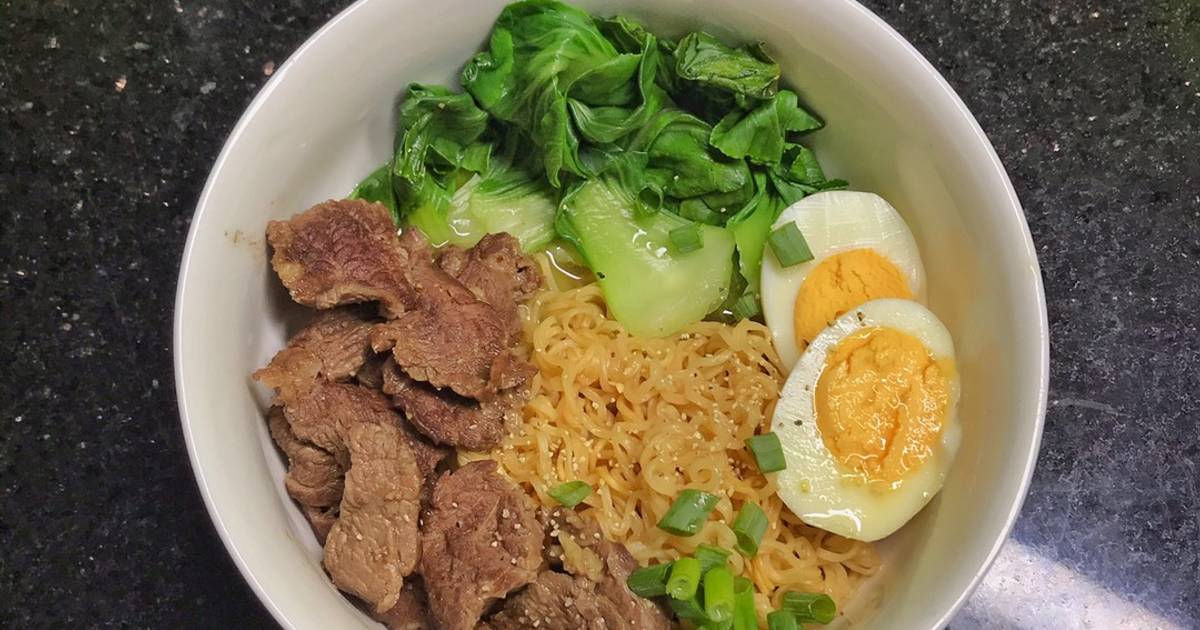 Mì bò trứng với cải chíp 🍜