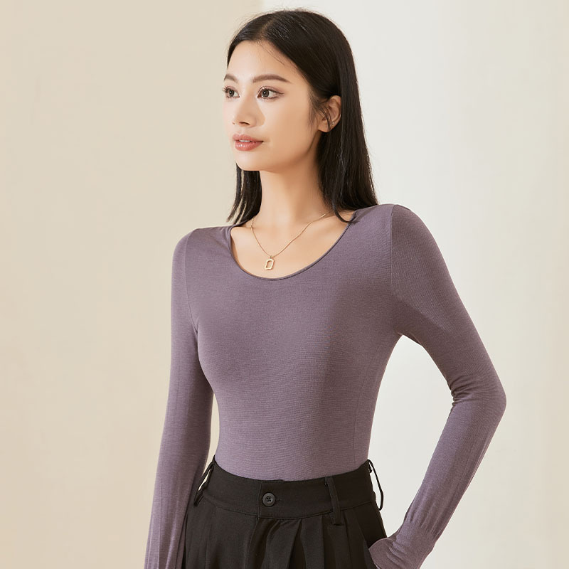 Thin women's thermal undershirt with round neck