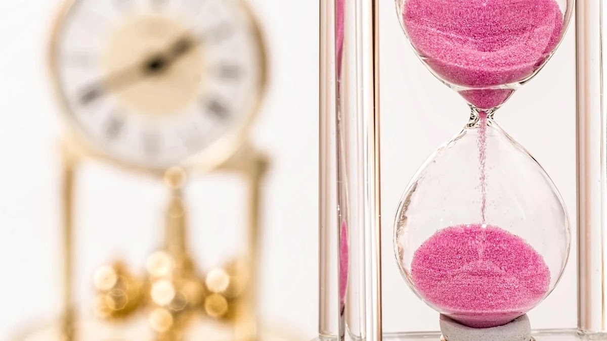 발등에 불 떨어지다 의미와 비슷한 표현 비교