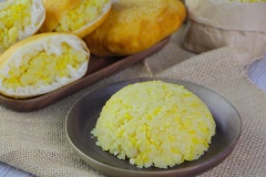 Công việc đồ xôi đã không còn tốn quá nhiều thời gian nữa, mỗi buổi sáng chỉ cần một ít thời gian cùng với chiếc lò vi sóng, trong lúc đồ xôi bạn có thể làm những việc khác, sau 30 phút là đã có một đĩa xôi vò nóng dẻo đầy đủ năng lượng rồi. Chúc bạn thành công với công thức làm xôi vò này nhé!