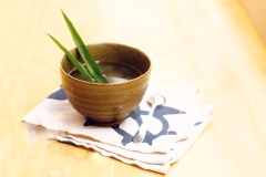 Chè nha đam đường phèn là món ngon có công dụng thanh nhiệt cơ thể và làm đẹp da được nhiều chị em tin dùng và hiệu quả. Món này thích hợp cho những ngày trời nắng nhé!