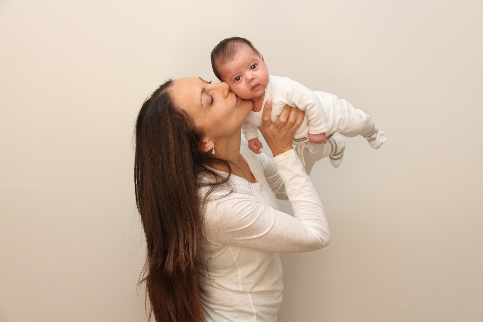Mother holding newborn baby — newborn development activities 0–3 months