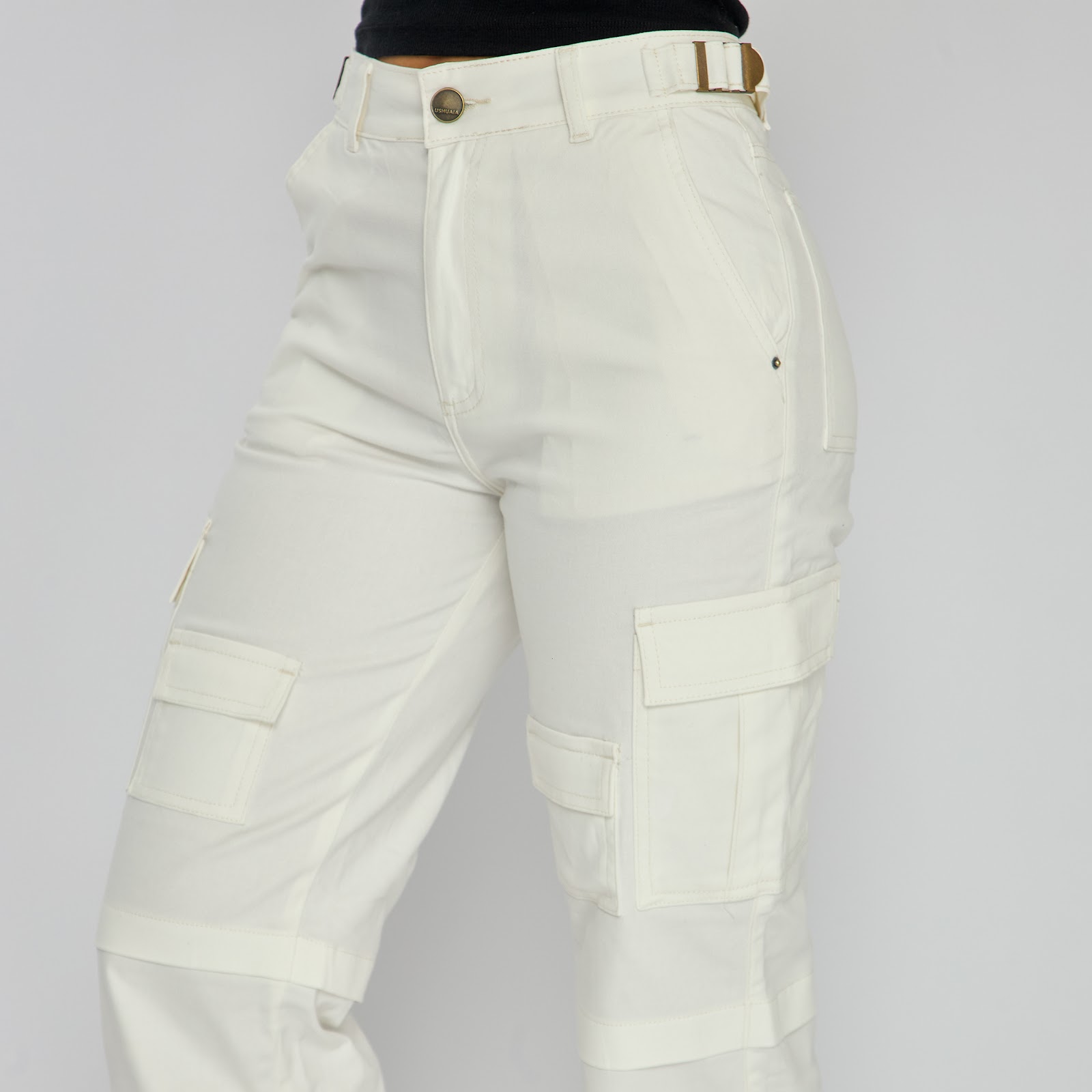 Pantalón cargo bota recta tiro alto en denim stretch, color crudo - Vista 6