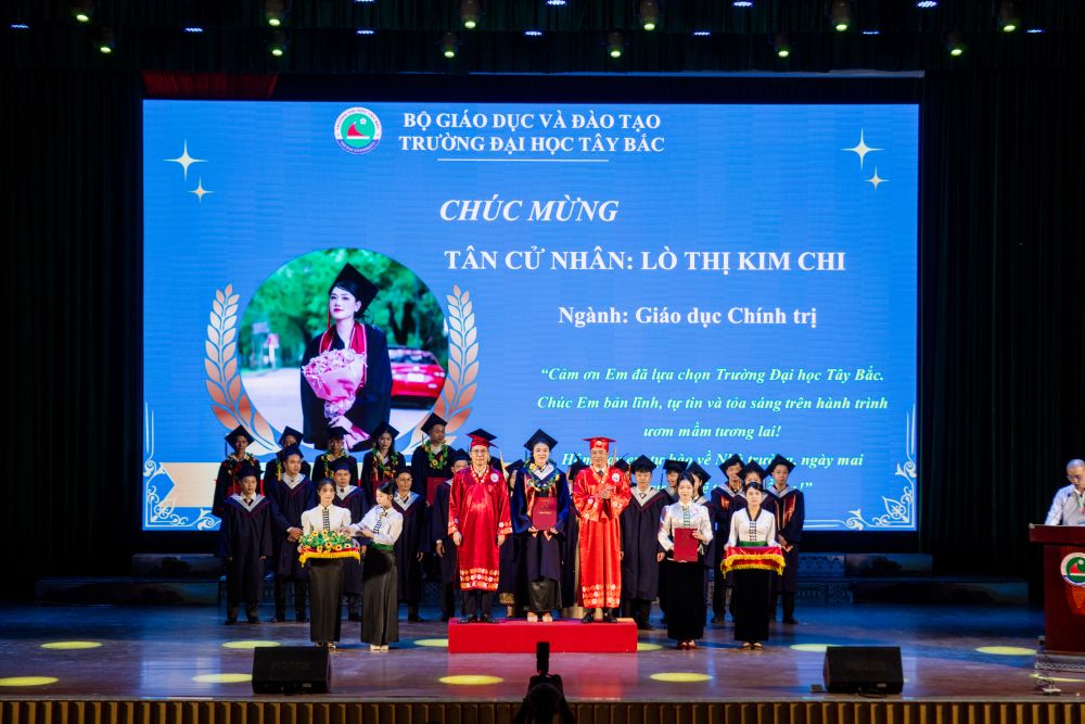 Trường Đại học Tây Bắc tổ chức Lễ Bế giảng và Trao bằng cử nhân cho khóa học 2022–2026