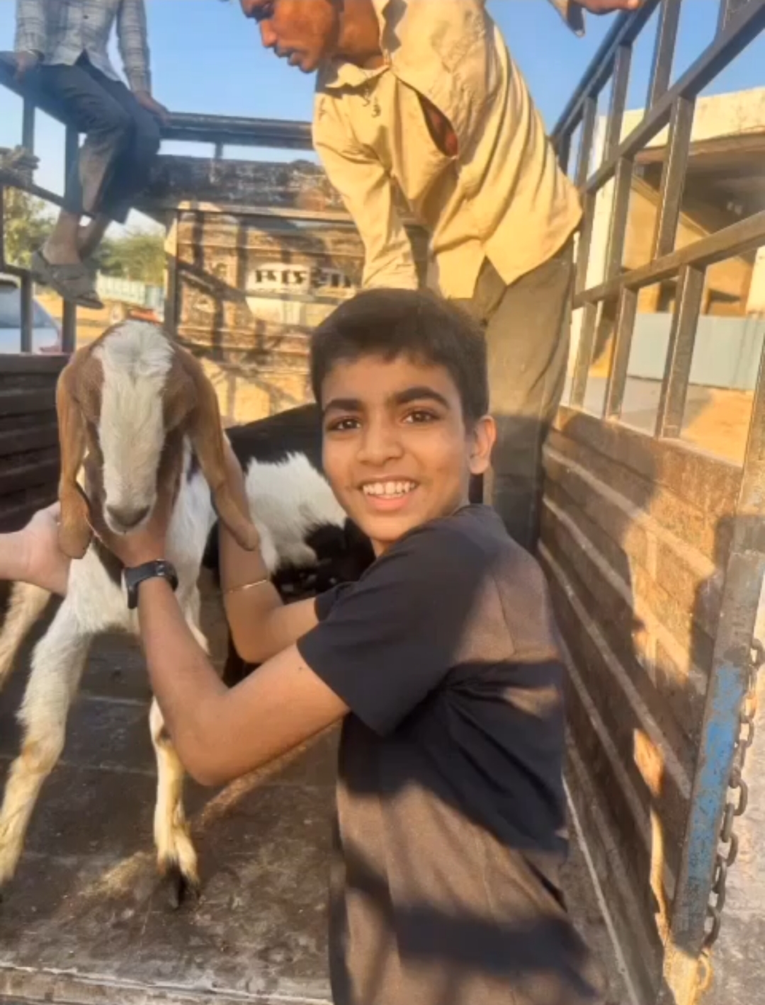 Meet — उम्र छोटी, हृदय अनंत!*🌟