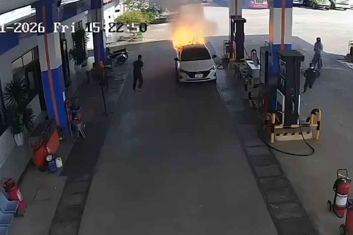 Khoảnh khắc ô tô bốc cháy ngùn ngụt ở cây xăng khiến 2 người tử vong - Báo VTC News