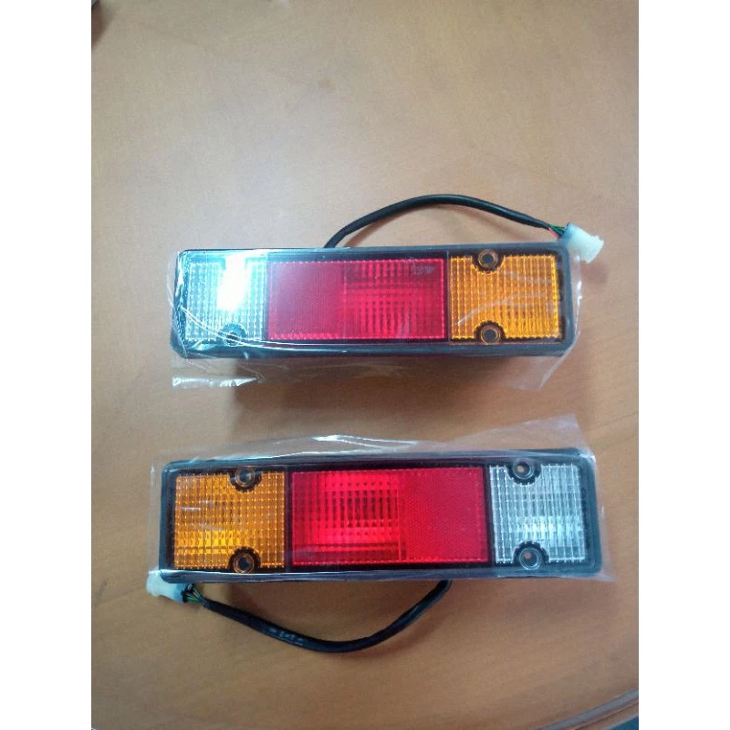 Lampu Belakang Assy L300 Original Mitsubishi KM003403/404 untuk Keselamatan Berkendara