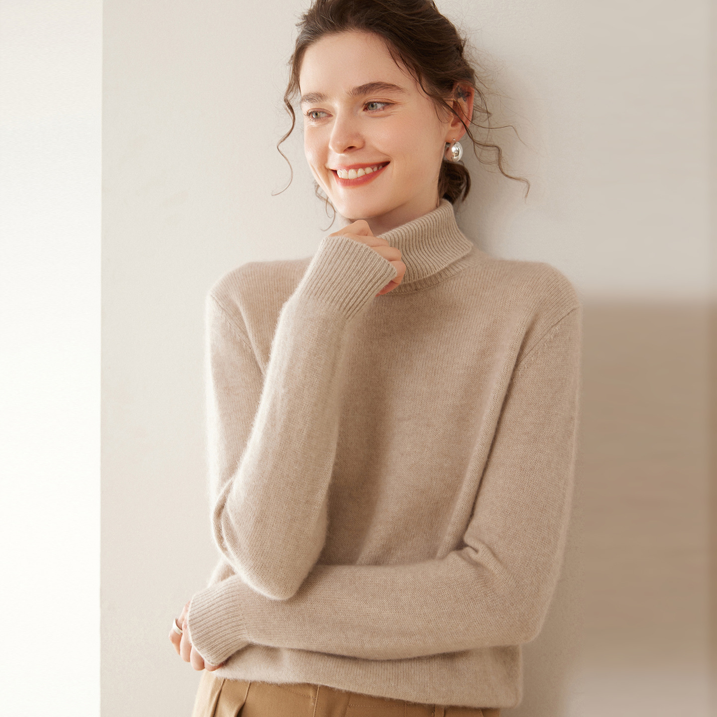 Women's wool turtleneck sweater, solid color