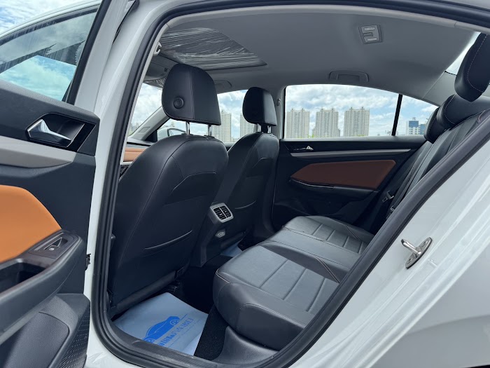 VOLKSWAGEN BORA