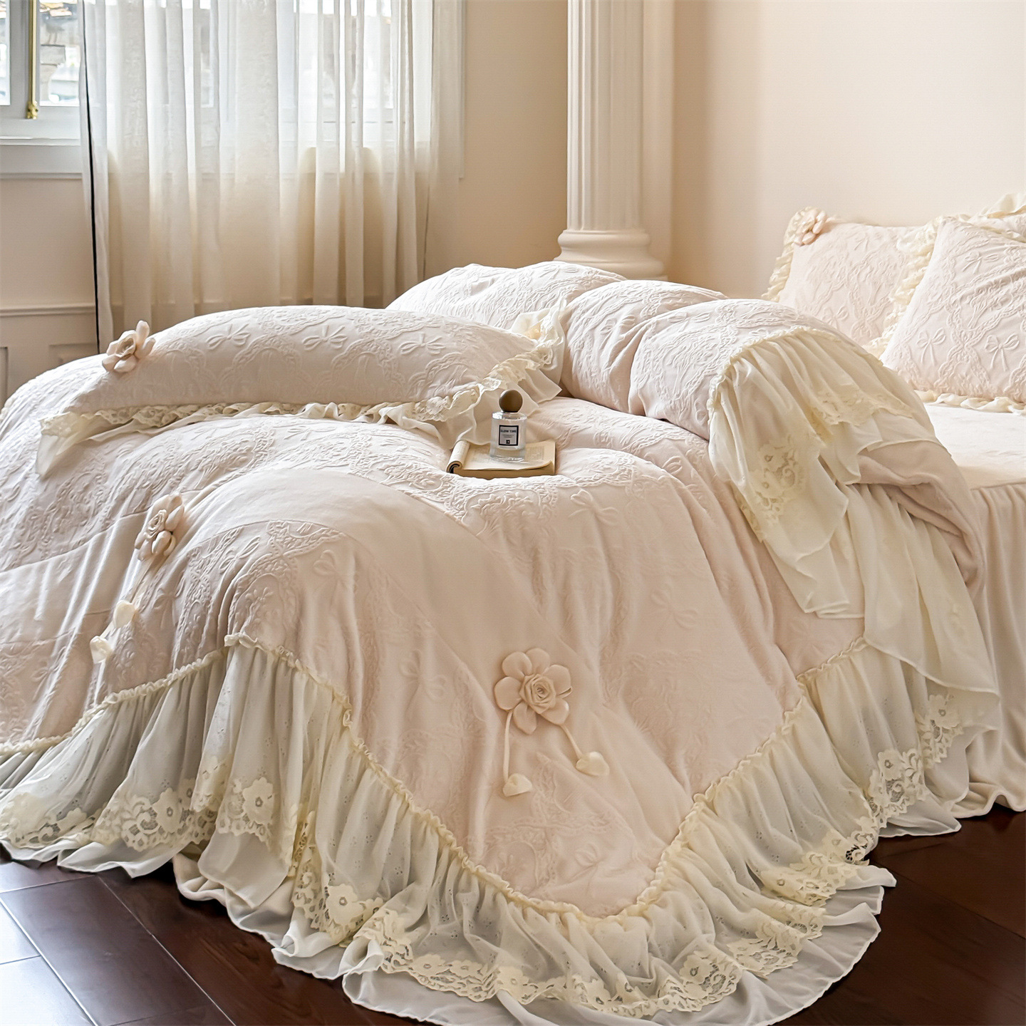 Luxury Bedding 4-piece with Lace Pattern, Winter