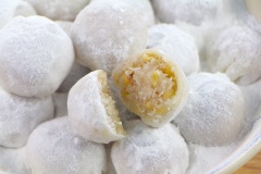 Bánh bao chỉ với lớp bột mềm dai bên ngoài và bọc bên trong là nhân dừa đậu phộng mè rang béo ngậy, thơm lừng và ngon khó cưỡng lại. Chỉ cần bỏ xíu thời gian vào bếp làm bánh bao chỉ nhân dừa đơn giản với Cooky là bạn đã có ngay một món ăn tuổi thơ ngày nào của mình rồi đó. Nhanh tay lưu lại công thức ngay nhé.