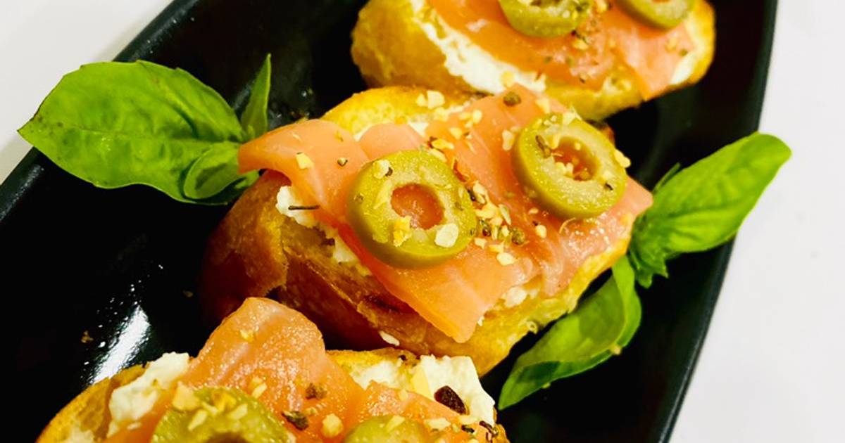 Finger Food 👌4: Bánh mì Olui + cá hồi xông khói
 “Món bốc tay mới đúng điệu”