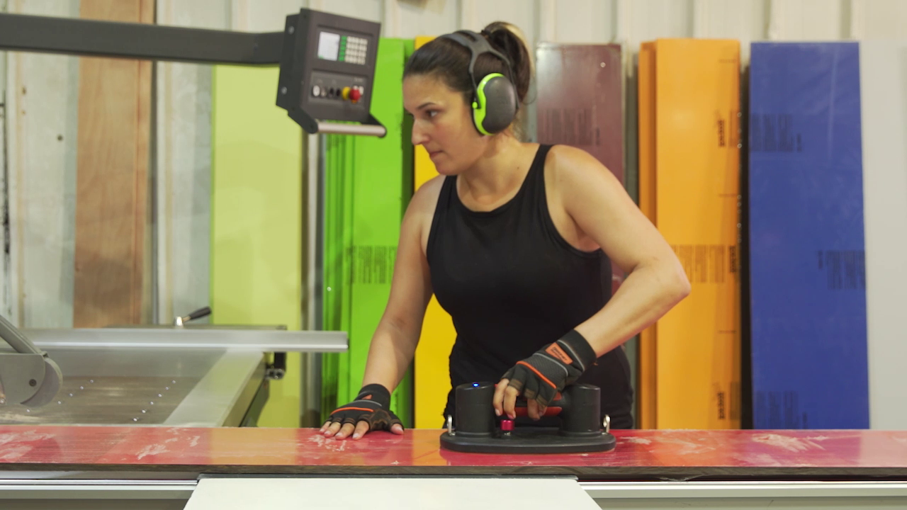 Improving Passenger Experience with Vaculex Vacuum Lifters and Other Airport Technologies
