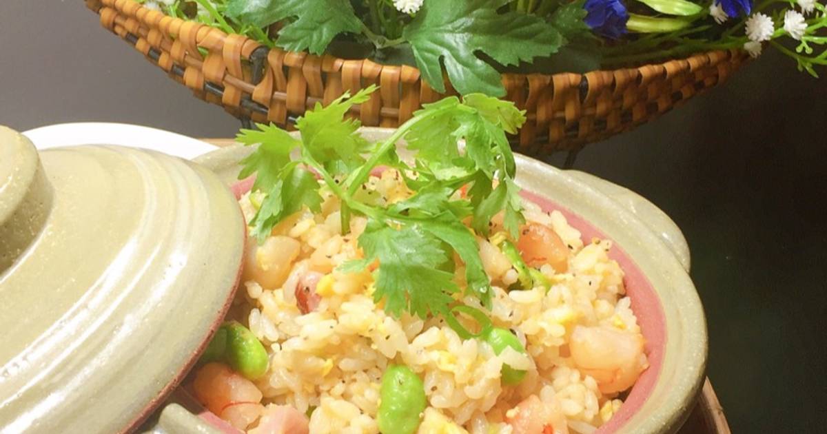 Cơm chiên thập cẩm tôm,còi sò điệp,hạt đậu nành.