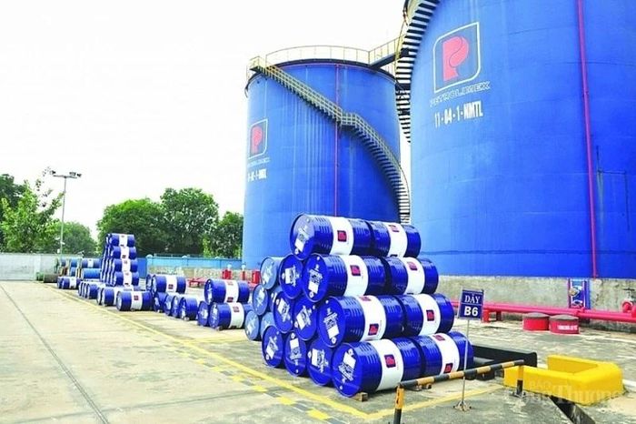 Việt Nam chi gần 3 tỷ USD nhập xăng dầu đối phó khủng hoảng năng lượng - Báo Tri thức &amp; Cuộc sống