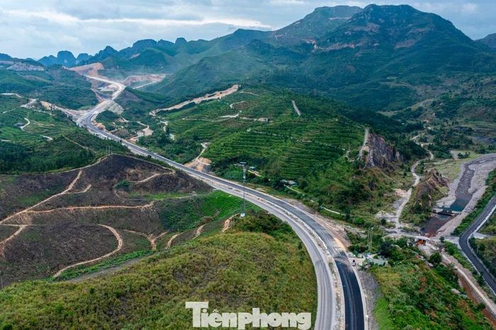 Trên công trường dự án hơn 1.800 tỷ đồng 'phá núi mở đường' của Quảng Ninh - Báo Tiền Phong
