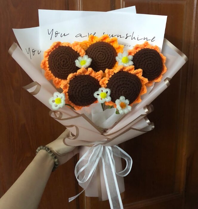 Hoa hướng dương như niềm hy vọng rạng rỡ, mang theo lời chúc may mắn và tài lộc cho một năm mới tràn đầy phúc khí.