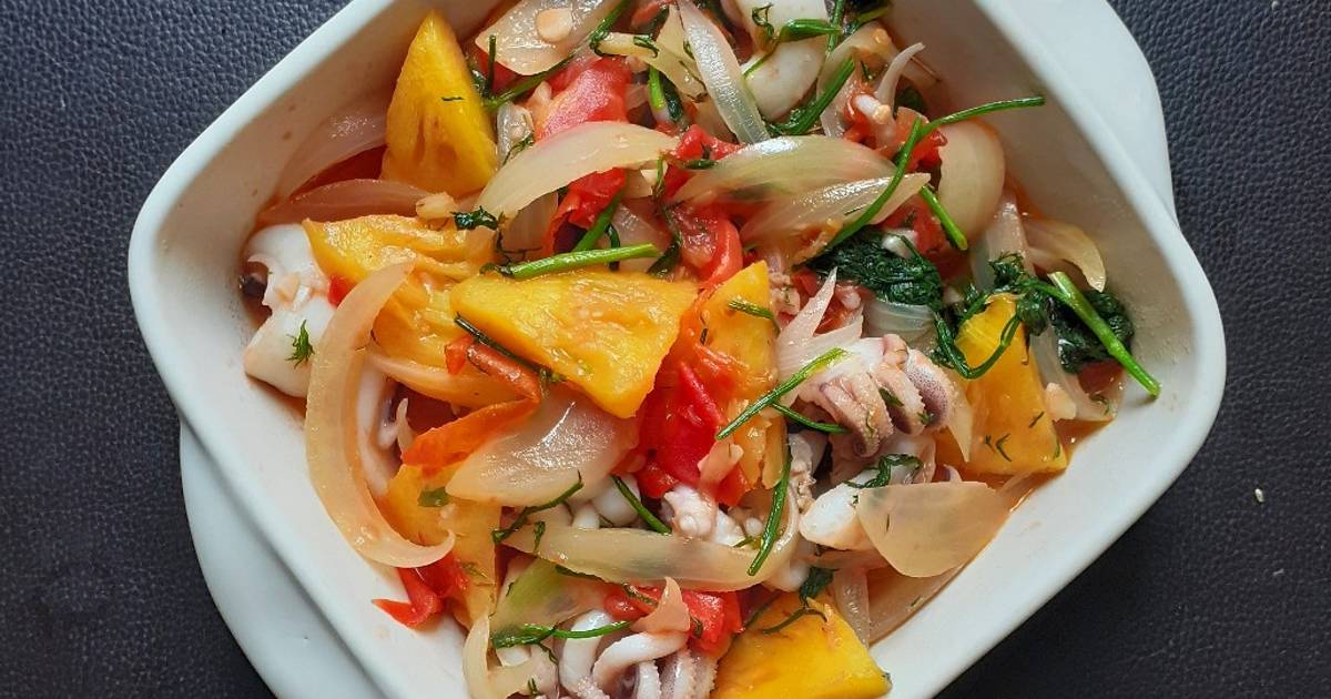 Mực xào dứa và hành tây
