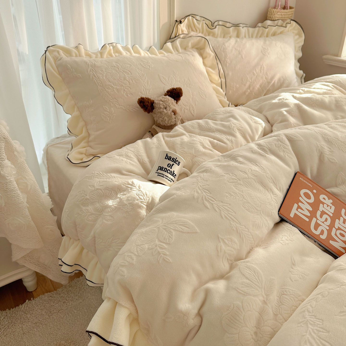 Milk Fiber Bedding Set with Lace Edge