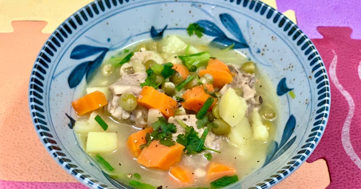 Canh Gà Nấu Khoai Tây Cà Rốt Đậu Hoà Lan