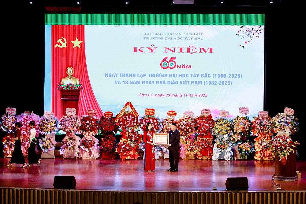 Hân hoan trong ngày hội Kỷ niệm 65 năm Ngày thành lập Trường Đại học Tây Bắc (1960 - 2025) và 43 năm Ngày Nhà giáo Việt Nam (1982 - 2025)