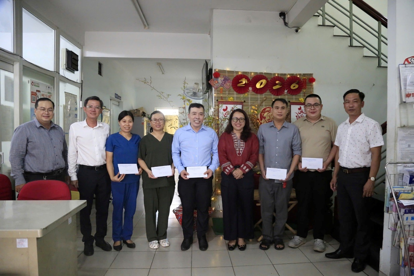 Lãnh đạo phường chăm lo tết cho các đơn vị phục vụ và đào tạo tết Bính Ngọ năm 2026