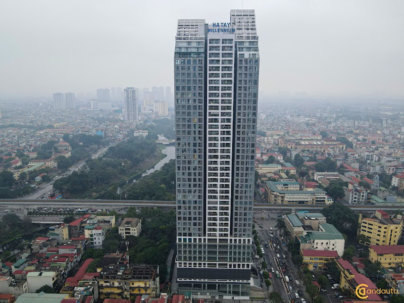 <p>Chung cư Hatay Millennium gồm 683 căn hộ có diện tích đa dạng từ 45m2 - 139m2 chia thành các loại căn hộ từ 1 - 3 phòng ngủ. Mật độ căn hộ tòa A là 12 căn/sàn và tòa B là 11 căn/sàn. Hatay Millennium được thiết kế 14 thang máy và 2 thang chở hàng giúp giao thông thuận tiện trong tòa nhà.</p>
<ul>
<li>Căn 1 phòng ngủ: diện tích 45m2 - 70m2 (320 căn).</li>
<li>Căn 2 phòng ngủ: diện tích 70m2 - 90m2 (299 căn).</li>
<li>Căn 3 phòng ngủ: diện tích trên 90m2 (64 căn).</li>
</ul>