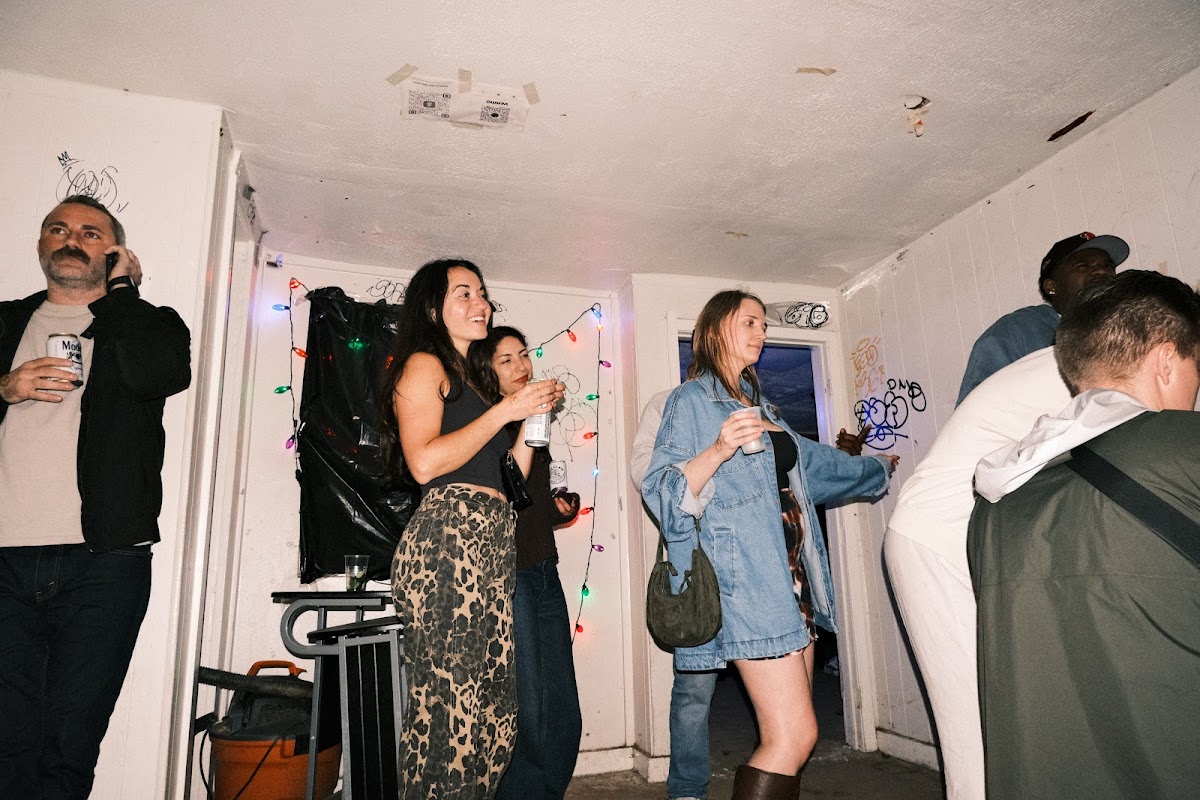@tlau.photos_thelostandunfounds_2026-04-19_austin_last_night_014