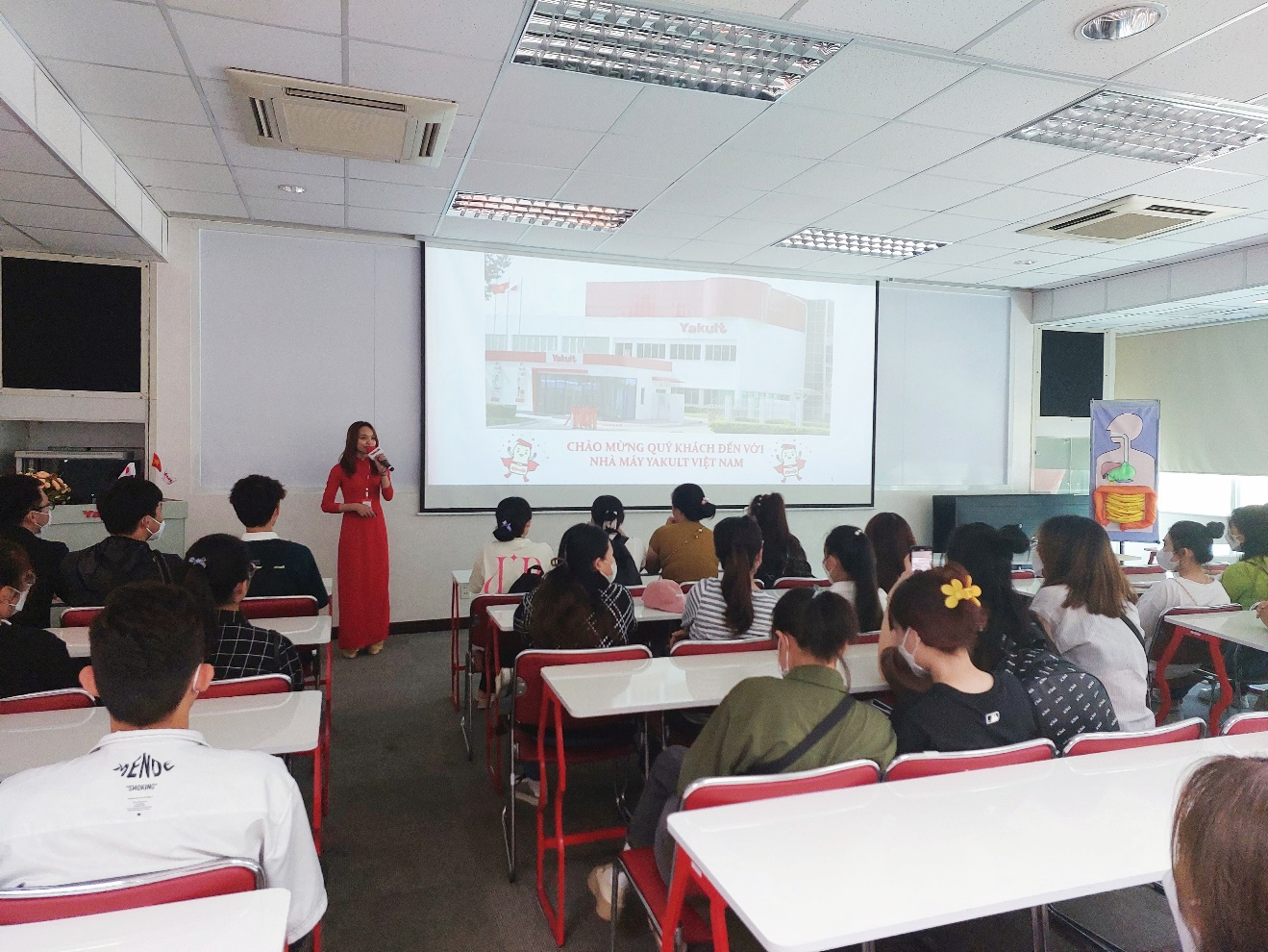 Giới thiệu về công ty Yakult và các sản phẩm tại nhà máy