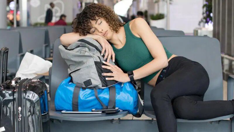 Cuál es la mejor forma de prevenir y enfrentar el jet lag, según la ciencia