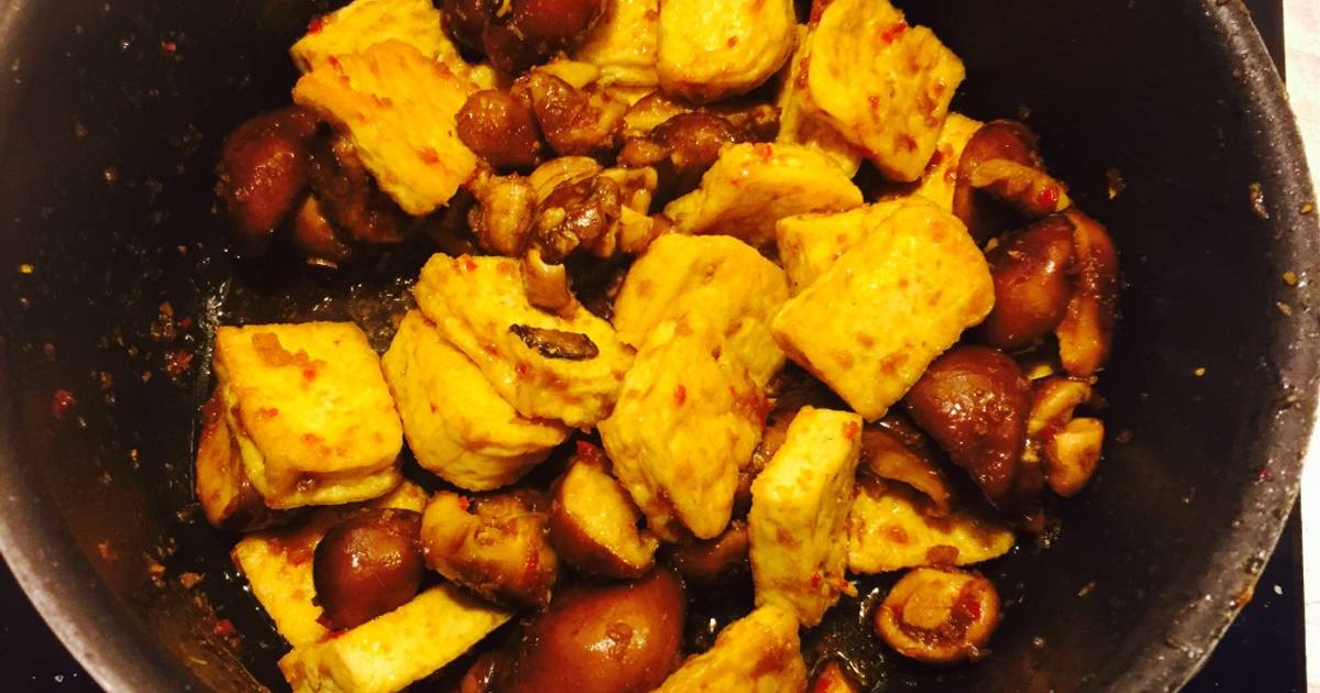Nấm Đông cô và đậu hũ kho sả ớt
