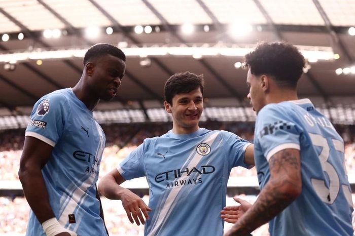 Cầu thủ đắt nhất châu Á biến nghi ngờ thành thán phục ở Man City - Tạp chí Tri thức