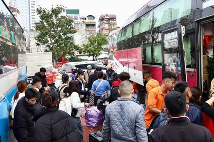 Nhiều tuyến xe khách đường dài 'cháy vé' dịp 30/4 - 1/5 - Báo Sức Khỏe &amp; Đời Sống